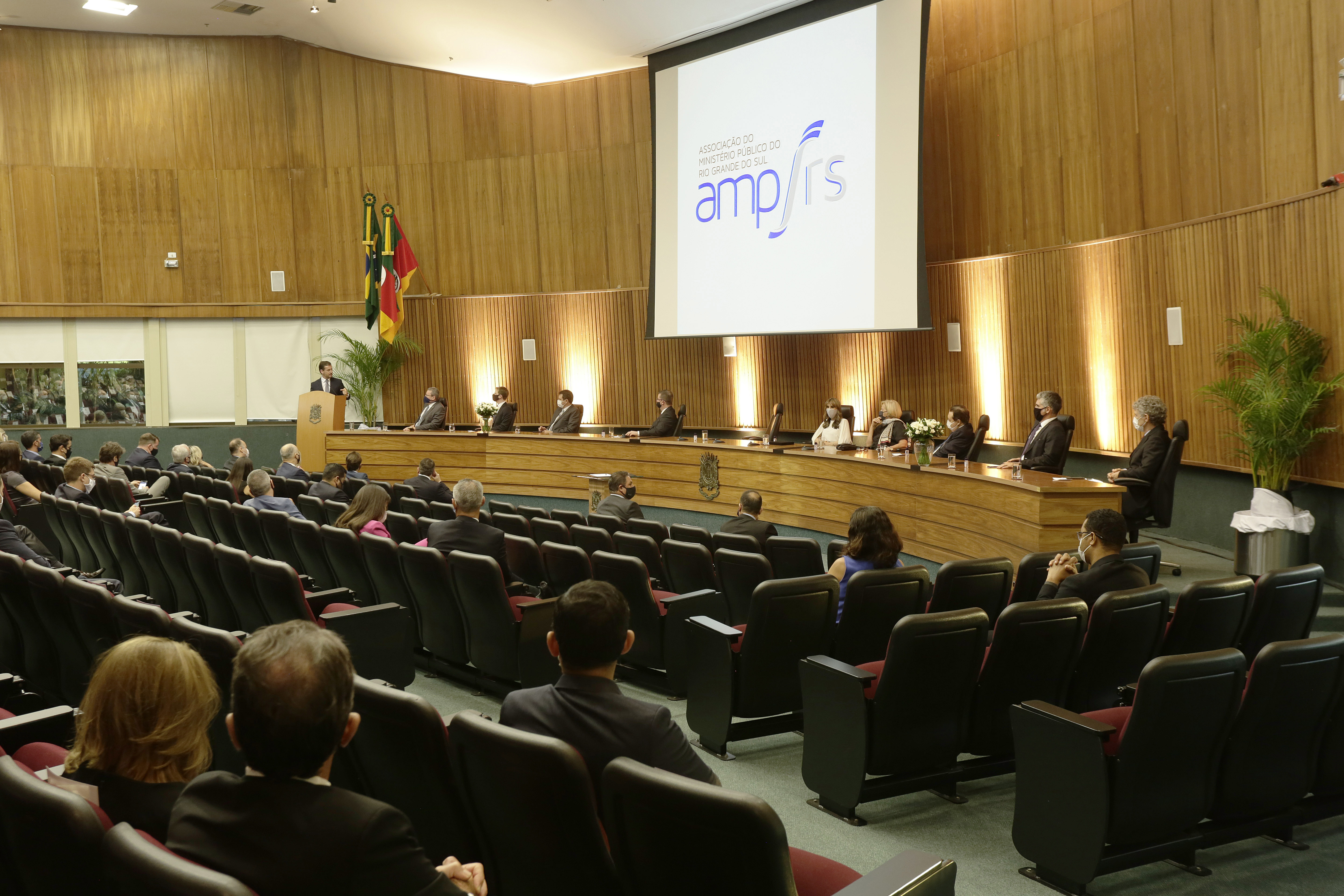 João Ricardo Santos Tavares toma posse como presidente da AMPRS