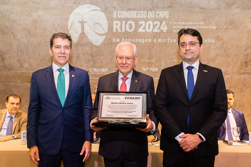 Marfan Martins Vieira é homenageado pela CONAMP e CNPG