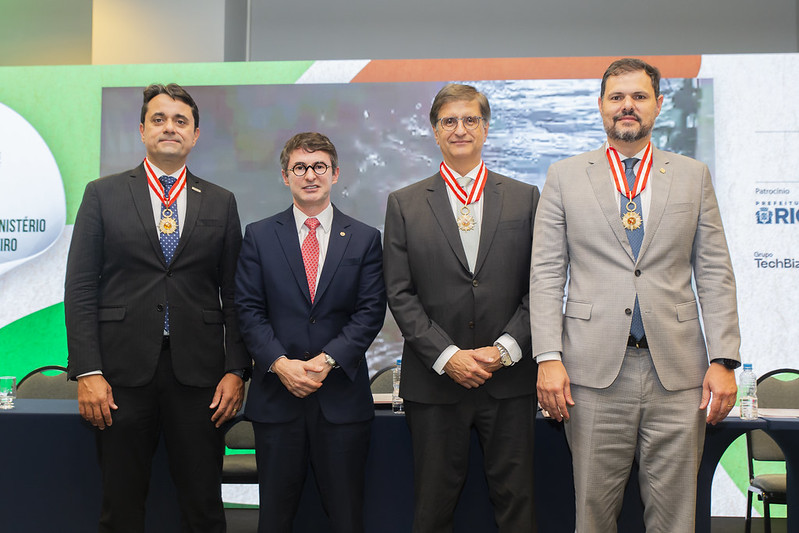 Amperj homenageia autoridades do MP no Congresso Estadual do MPRJ Pré-COP 30