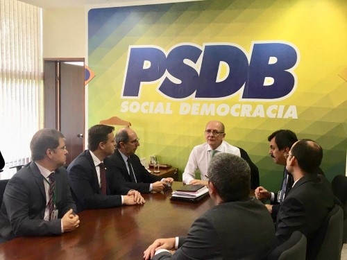 Senador Paulo Bauer recebe integrantes da Frentas