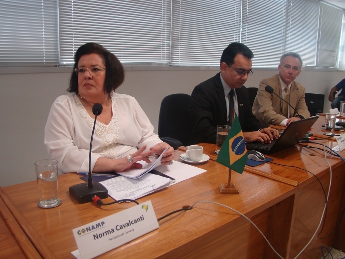 Comissão de aposentados da CONAMP reúne-se em Brasília